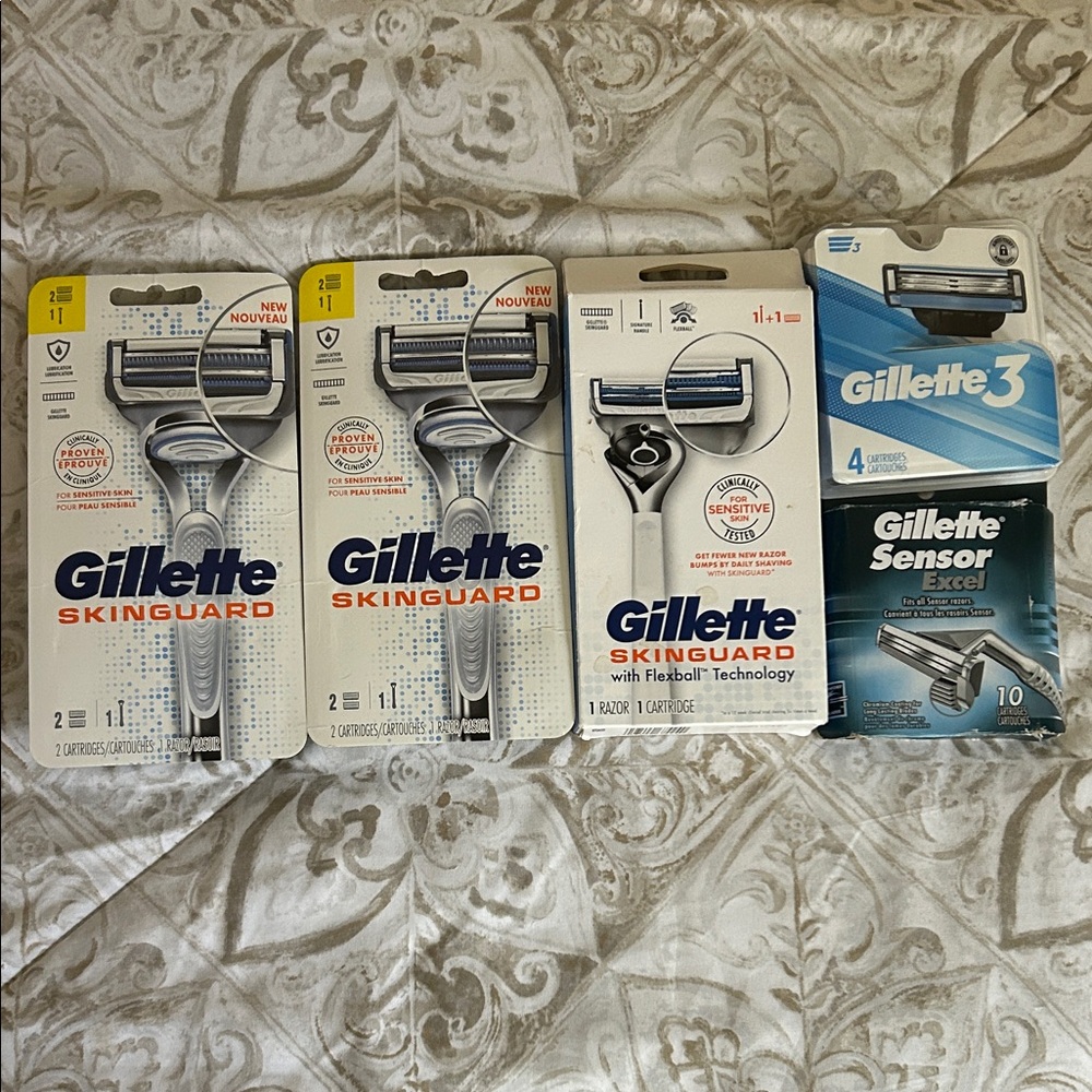 Gillette Skinguard Razor with Blue and White Design